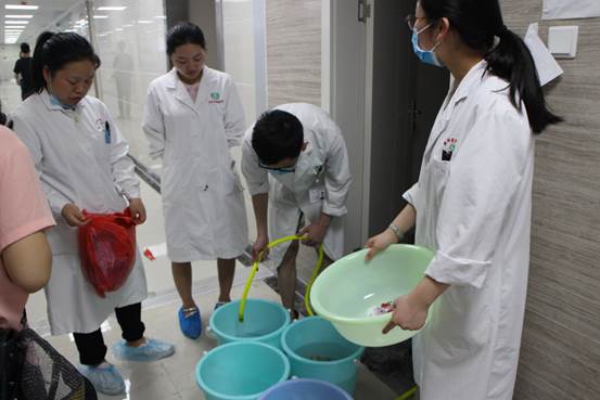 说明: C:\Users\Administrator\Desktop\yL23411永利开展环境卫生大清扫实践活动\yL23411永利开展环境卫生大清扫实践活动\IMG_3724.JPG