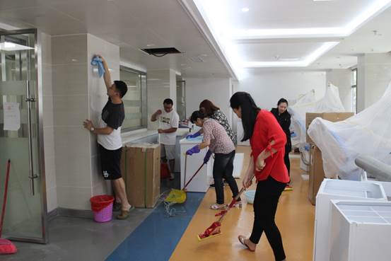 说明: C:\Users\Administrator\Desktop\yL23411永利开展环境卫生大清扫实践活动\yL23411永利开展环境卫生大清扫实践活动\IMG_3740.JPG